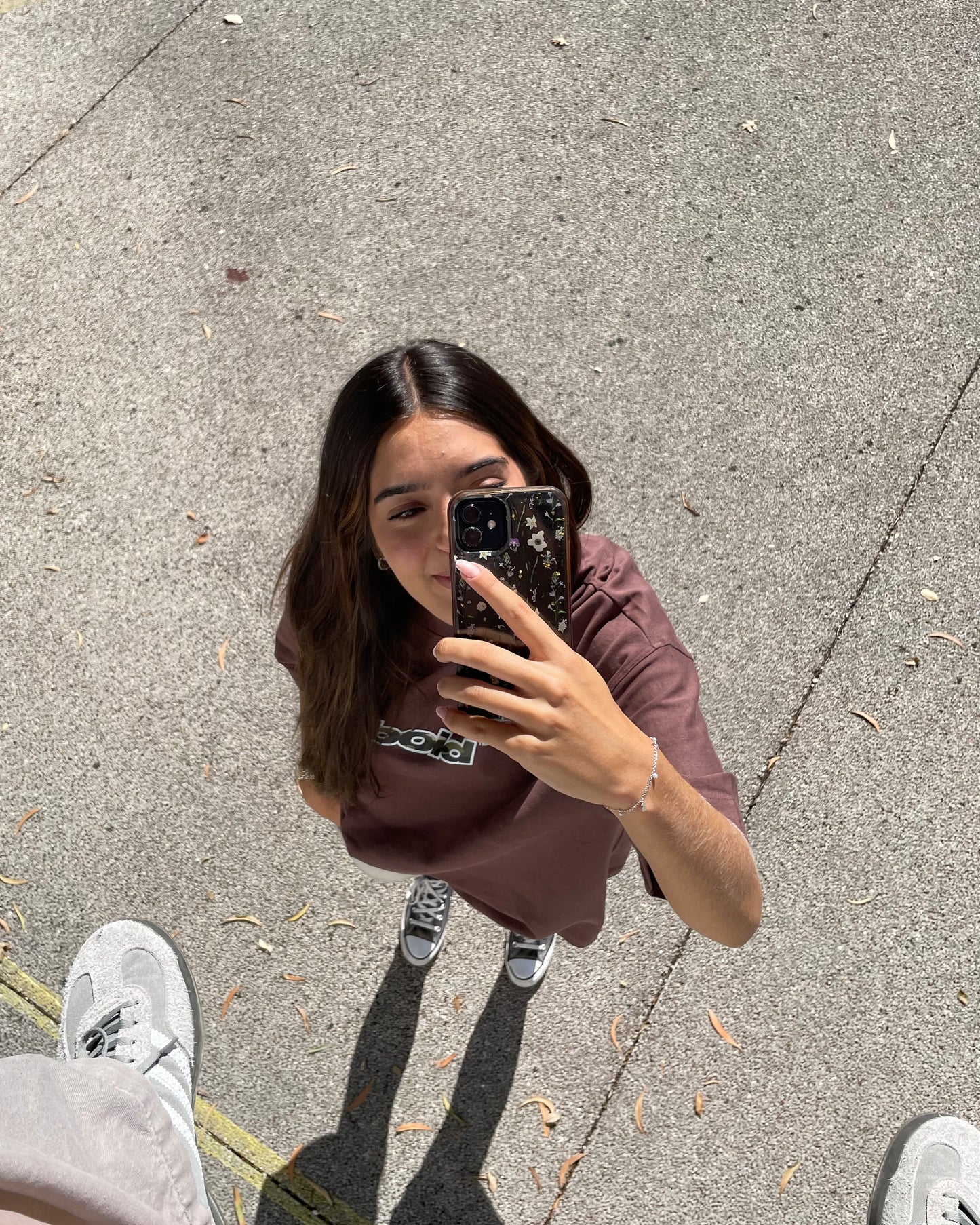 BOLD STORIES TEE BROWN